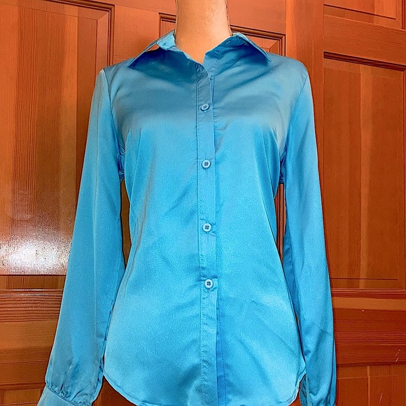 Caribbean BlueTwist Front Blouse - Picture 10 of 15